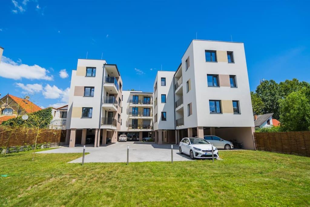 Jungle Apartment Siófok Exteriör bild